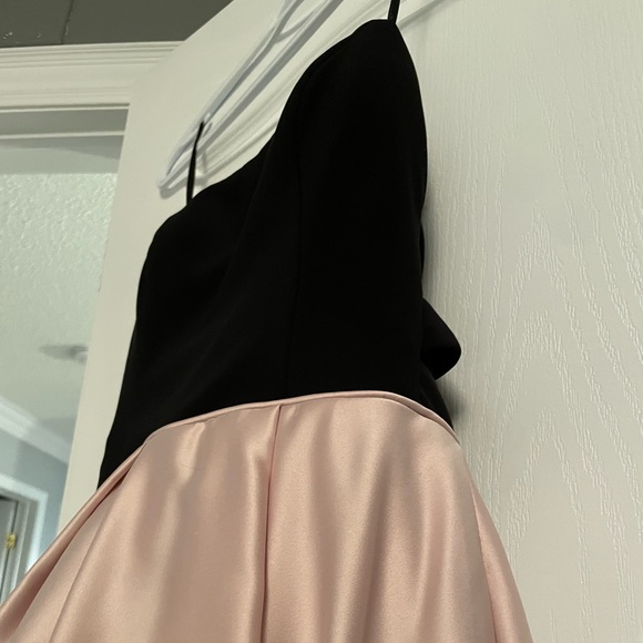 Black strapless top, champagne pink silk bottom. See through sides - Stunning. - Picture 5 of 9